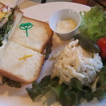 カフェ フロインドリーブ - クラブハウスサンドウィッチ