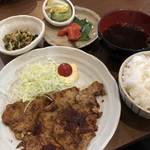 家庭料理居酒屋 よってって - ♪本日の日替り(ジンジャーポーク)¥500＋明太子¥100
      