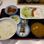 松屋 - ソーセージエッグ定食（400円）