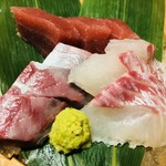 まるさ水産 - 三点盛り。
            厚切りで美味しかった。