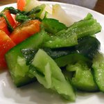 ワイン食堂 イナセヤ キッチン - たたききゅうり 浅漬けカブ＆冷しトマト