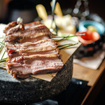 Stone-grilled thick-sliced Cow tongue tongue ~ Served with vegetable skewers and three kinds of condiments ~