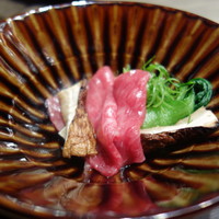 USHIGORO S. GINZA -  [b:厳選部位のしゃぶしゃぶ] 信州産松茸、京都産九条ネギ  青梗菜 神戸牛サーロインに目の前で牛出汁をおかけして仕上げる『サーロインのしゃぶしゃぶ』