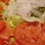 マスタードシード・電車食堂 - 赤ずきんちゃんサラダ。かわいいネーミング。こだわりのトマト。真っ赤で甘くて美味しい！