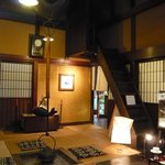 カフェ青 - 店内入口　靴を脱いであがります