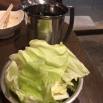 通天カツ - お通しキャベツ