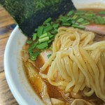 麺屋 でこぼこ - ピロピロ平打ち麺