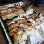 田代 - 同行者のリクエストで白焼きを注文。
      わさび醤油で頂きます♪