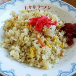 Namban Ramen - バラ肉の脂を油で溶かし出して風味に繋げている
                        ガチガチに硬い米を噛みしめる
                        福神漬ついてると子供が喜ぶのでポイント高い