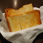 ビストロ シャンパーニュ - ランチのパン　大人気店ラミのパン（おかわりOK）