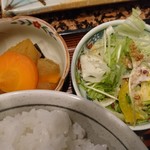 Onuma - 煮物とサラダ　サラダにはドレッシングと花椒が掛かっています(18-10)