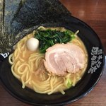 四谷商店 - ちょっと小さめ？見た目は家系ラーメンな感じです。