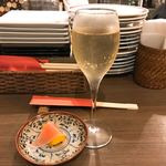 シェ・オクス - 一杯目  シャルル バイイとお通しの生ハムメロン