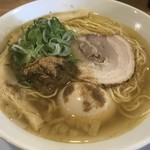 無化調 鶏白湯ラーメン 麺舗 作一 - 中華そば侍丸玉入り　大盛り