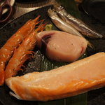 Sumiyaki Kuromaru - エビ、カジキマグロ、ししゃも、ハラス