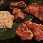 Sumiyaki Kuromaru - 厚切り牛タン、ミスジ、サガリ、ホルモン、生ラム