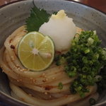 ウドンスタンド五頭 - 冷たいすだち醤油うどん