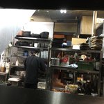 気軽な大衆居酒屋あじ平 - 今はお兄さんですが、直前までは若いきれいな女性の方が揚げ物や焼き物を作ってました。