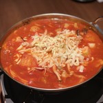 鶏ちゃん焼酒場 とりぼぼ - トマトチーズ鍋