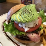 SUN DOVE DINER - アボガドベーコンチーズバーガー1400円