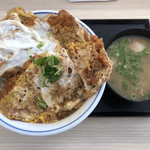 かつや - カツ丼 松・豚汁小
      80gのロースカツが2枚・卵が2個です