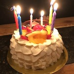 大どころ - 今月は店主：大君の誕生月ですので、バースディケーキを用意してお祝いさせていただきました。おめでとう。☆彡