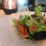 マーサー カフェ - バターと醤油香るたっぷり魚介の贅沢サラダ カラスミがけ