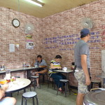 金仙魚丸店 - 台湾食堂らしい、簡素な店内。