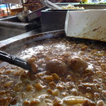 金仙魚丸店 - 滷蛋。大鍋で、魯肉と一緒に煮ています。
