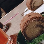 Zakka To Kohi Mame Kido - ほうじ茶ロールケーキ