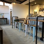 Cafe & Wine bar O-de-Pa-ru - 改装した店内