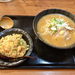 北海道ラーメン　伝丸 - ●濃厚味噌ラーメン680円税込
●半チャーハンセット200円税込
計880円税込。