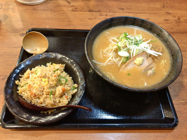北海道ラーメン 伝丸 42号松阪宮町店 松阪 ラーメン 食べログ