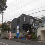 パンの蔵 蜂鳥 - 住宅街に佇む外観