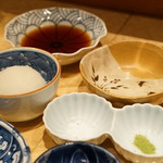 天ぷら　酒菜　醍醐 - 天つゆの横にある透明な液体は塩だれ