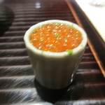 富小路 やま岸 - 先付にいくらを添えて