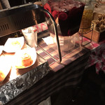 ビストロ クール - シェフ特製焼きリンゴ、自家製サングリア、シトラスジンジャー、チーズシュケット(イベント出店にて)