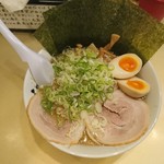 ごっつ - ごっつEセット２　かつおらーめんに味玉と海苔増しと半ライスがつきます(18-10)