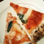 SALVATORE CUOMO & BAR - トマト系統のピザ