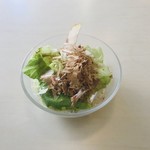 和伊麺茶処 だん - サラダにかつお節