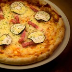 MEAT & PIZZA バルコラボ - 茄子と厚切りベーコンのピザ
