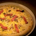 MEAT & PIZZA バルコラボ - キノコと厚切りベーコンのピザ