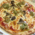 サイゼリヤ - 野菜ときのこピザ