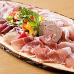 三輪亭 - 料理写真:自家製ハムの盛り合せ　南チロル風