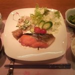 ゆりっぺ - 日替わりランチ（鮭の照り焼き）栄養バランスもバッチリ♪