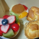 モアール洋菓子店 - シュークリームにプリンアラモード