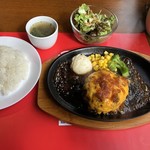 nijyu-kyu - サービスハンバーグ　1,000円（スープ・サラダ付き）チーズトッピング100円