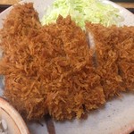 Katsu Mura - ロースかつです　左上にヒレかつが1つありますが小さいのでよくわかりません（笑）　キャベツはお代わりできるそうです