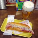 BERG - 生ビール315円+マイスターベーコンドッグ304円