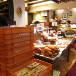 イスズベーカリー - 店内はこんな感じ